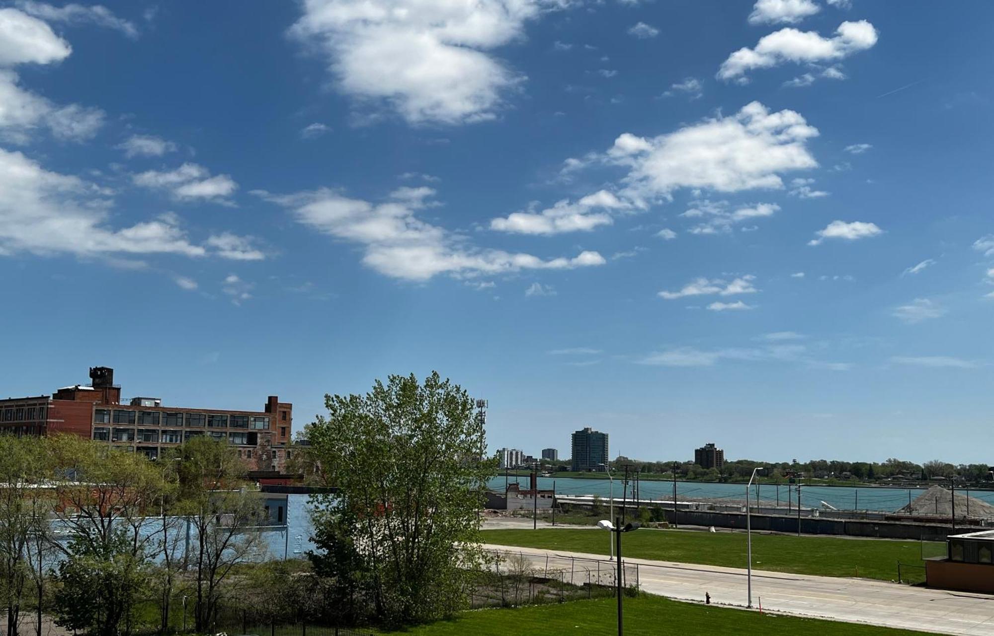 420 Friendly Skyline View Downtown Loft Free Parking Apartment *